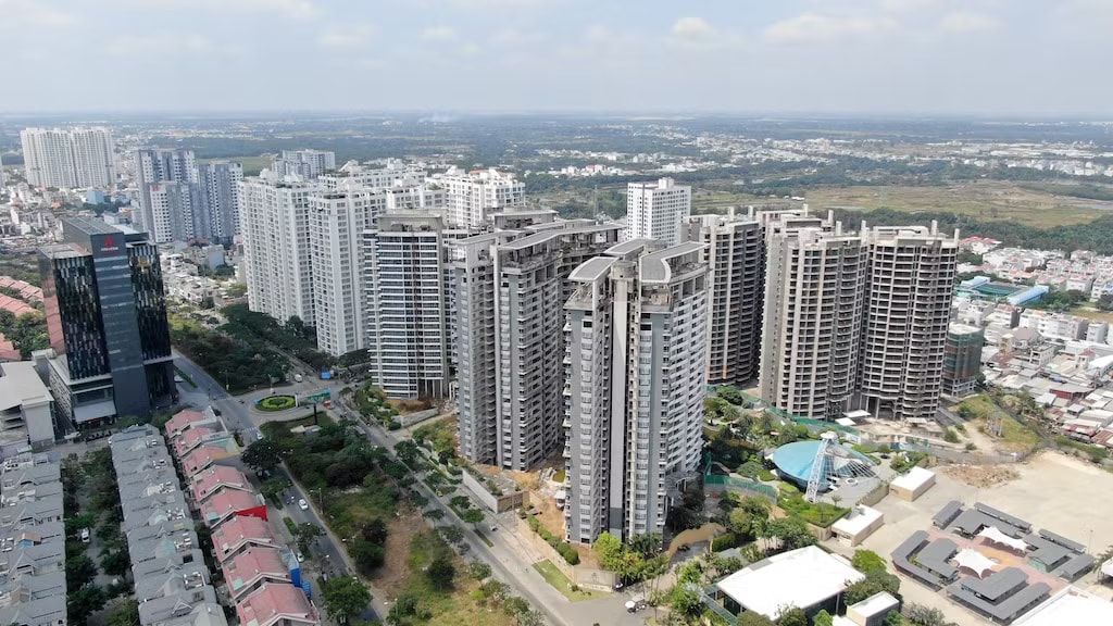 Chuyên gia cho rằng cần có giải pháp phù hợp với thị trường bất động sản. Bất động sản là 'cỗ máy' kích hoạt tăng trưởng 2 con số - Ảnh 3.