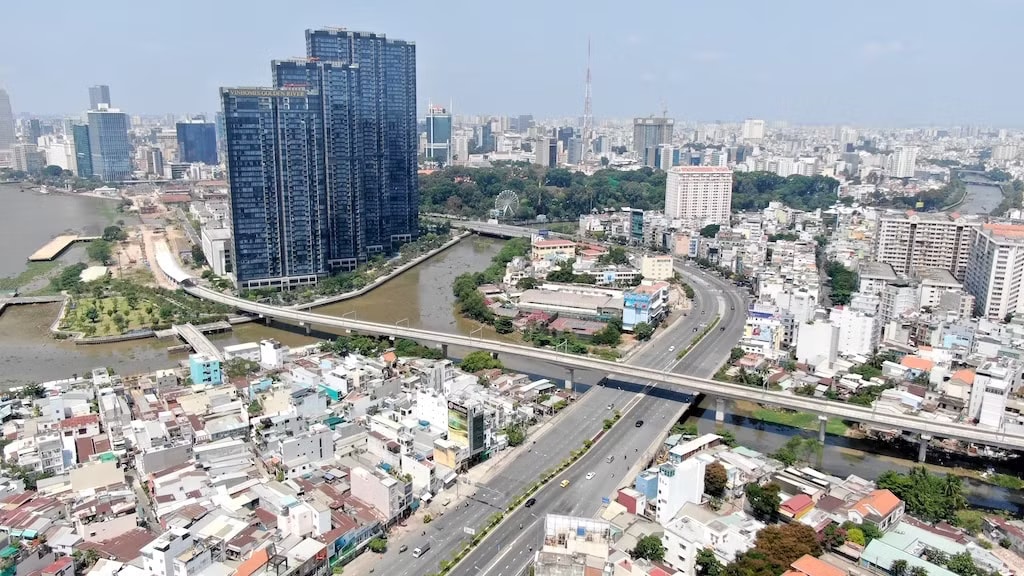 Hiện nay, người mua bất động sản đã thận trọng hơn. Giá chung cư mở bán ở Hà Nội cao hơn TPHCM gần 20 triệu/m2 - Ảnh 1.