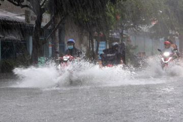 Gió mùa đông bắc sắp tràn về, mưa rất to