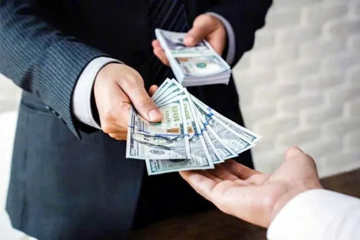 Tỷ giá hôm nay 6/5: USD chợ đen quay đầu giảm, thị trường chờ tín hiệu sau khi Mỹ tạm dừng chiến dịch tại Hormuz