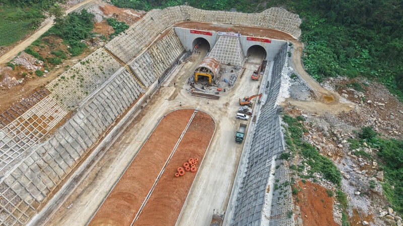 Trong tháng này, cao tốc gần 26.000 tỷ với 2 hầm xuyên núi và hơn 60 cây cầu sẽ đạt bước tiến quan trọng- Ảnh 2. Trong tháng này, cao tốc gần 26.000 tỷ với 2 hầm xuyên núi và hơn 60 cây cầu sẽ đạt bước tiến quan trọng- Ảnh 2.