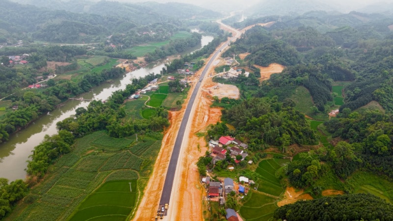 Trong tháng này, cao tốc gần 26.000 tỷ với 2 hầm xuyên núi và hơn 60 cây cầu sẽ đạt bước tiến quan trọng- Ảnh 1. Trong tháng này, cao tốc gần 26.000 tỷ với 2 hầm xuyên núi và hơn 60 cây cầu sẽ đạt bước tiến quan trọng- Ảnh 1.