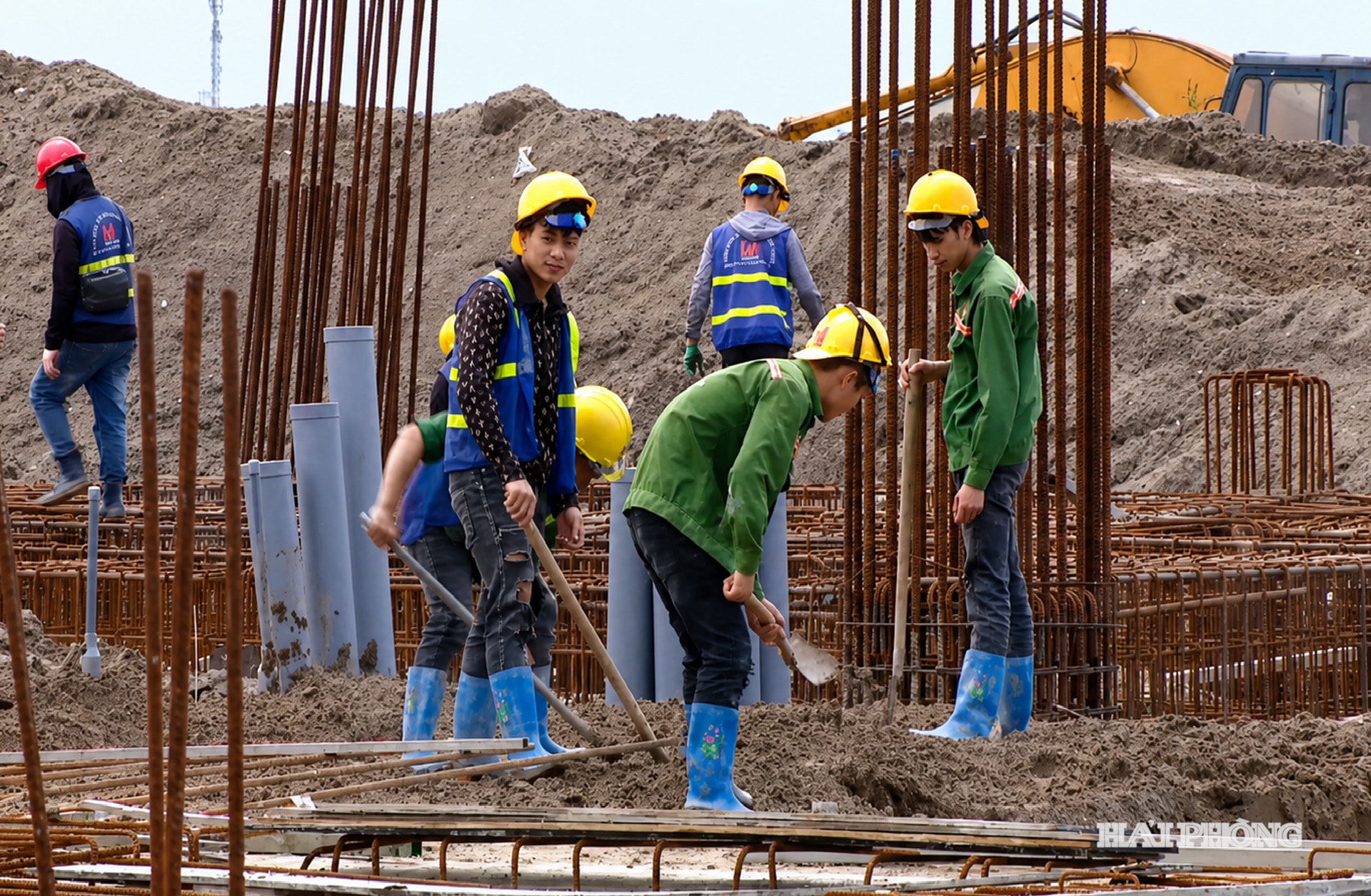 Công trường thi công dự án. Nguồn ảnh: Báo Hải Phòng Công trường thi công dự án. Nguồn ảnh: Báo Hải Phòng
