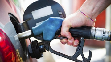 Giá xăng đồng loạt tăng, dầu diesel hạ nhiệt