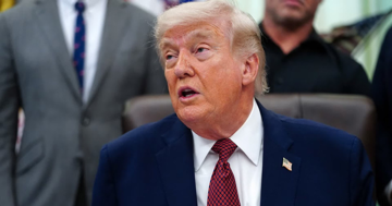 Tổng thống Mỹ Trump vừa mềm mỏng, vừa cứng rắn với Iran