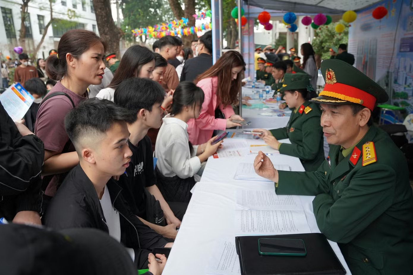 Các trường quân đội luôn nhận được sự quan tâm của đông đảo thí sinh hằng năm. Ảnh: Trọng Quân Bộ Quốc phòng công bố thời gian đăng kí thi đánh giá năng lực - Ảnh 2.