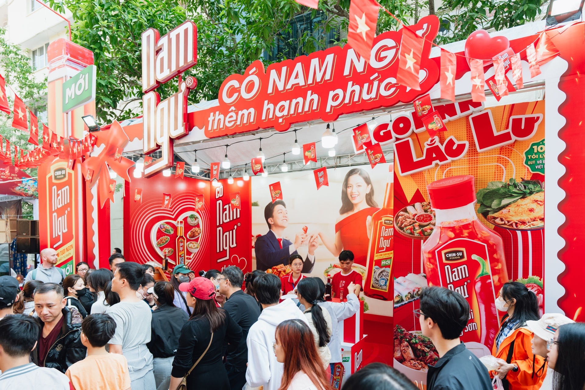 Từ 'thơm ngon đến giọt cuối cùng' đến 'thêm hạnh phúc': Vì sao Masan Consumer (<a style='text-decoration: none;' href='/MCH'>MCH</a>) viết lại câu chuyện slogan của Chin-su, Nam Ngư? - Ảnh 3.