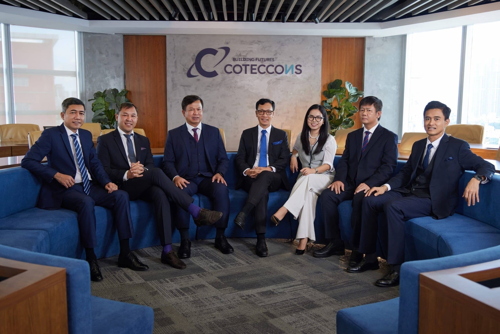 Cổ phiếu Coteccons (<a style='text-decoration: none;' href='/CTD'>CTD</a>) bất ngờ nằm sàn sau quyết định từ tòa án: Chuyện gì đang xảy ra? - Ảnh 1.