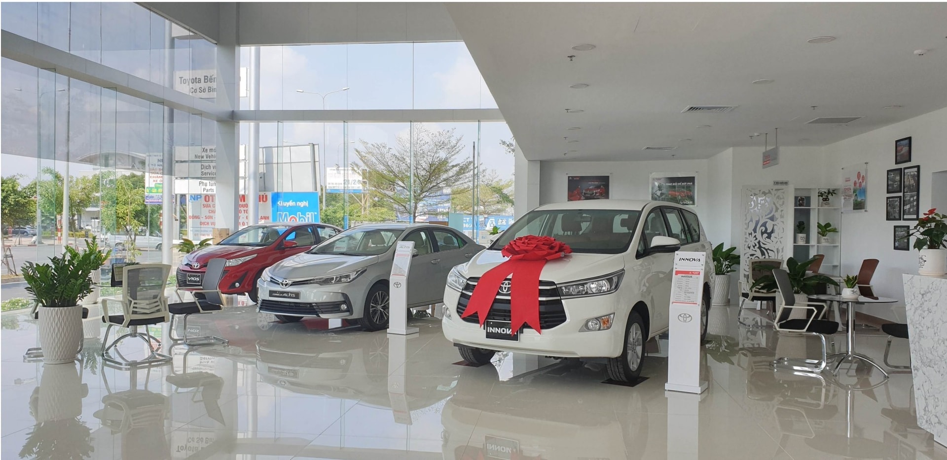 ra-mat-toyota-ben-thanh-co-so-binh-tan-03-.2381.jpg