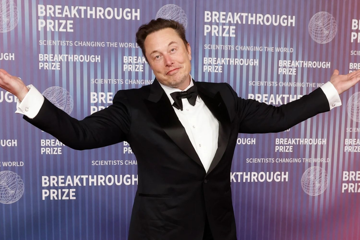 Elon Musk tại Tesla hưởng lương gấp 6.000 lần sếp tổng Ford và bằng ba lần giá trị vốn hóa thị trường của hãng xe có tuổi đời trăm năm