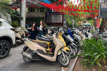 Hà Nội dự kiến thu phí vỉa hè gấp 2,4 lần, tối đa 400.000 đồng/m2: Những tuyến phố nào sẽ có mức thu nhiều nhất?