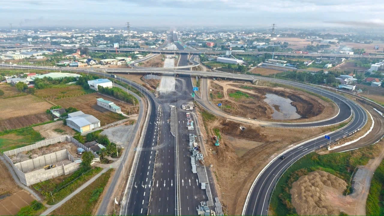 Ảnh 1_Nút giao Mỹ Yên – Bến Lức, điểm kết nối giữa cao tốc TP.HCM - Trung Lương, cao tốc Bến Lức - Long Thành và Vành đai 3 – đang đi vào giai đoạn hoàn thiện