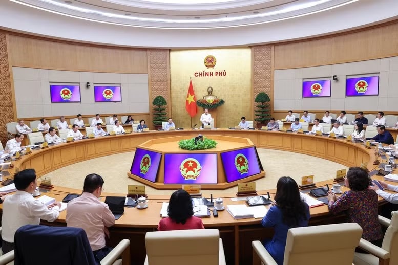 Thủ tướng chủ trì phiên họp Chính phủ thường kỳ tháng 4/2026. Xử lý triệt để tài sản công là nhà, đất dôi dư, không sử dụng trong quý II/2026 - Ảnh 1.