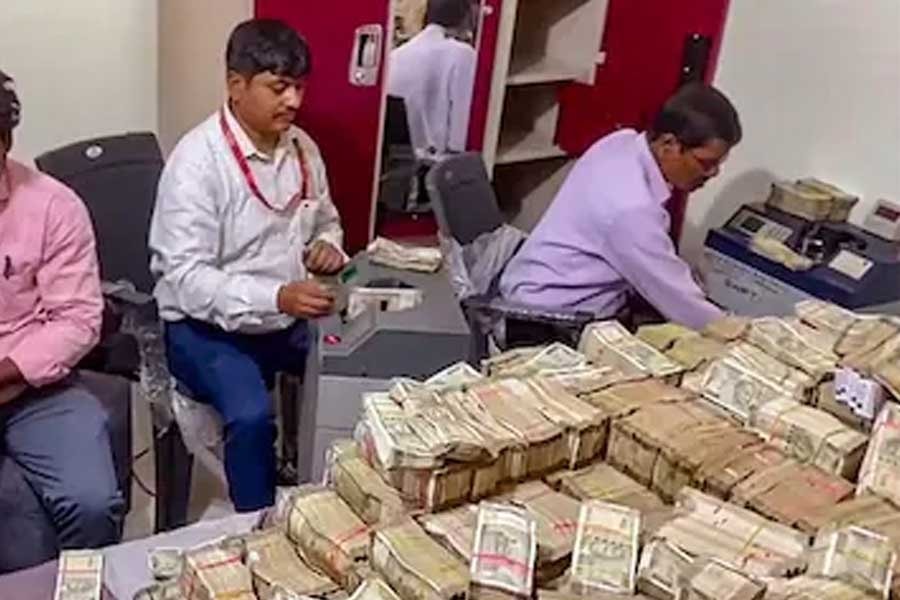 1733147102_incometax-raid.jpg