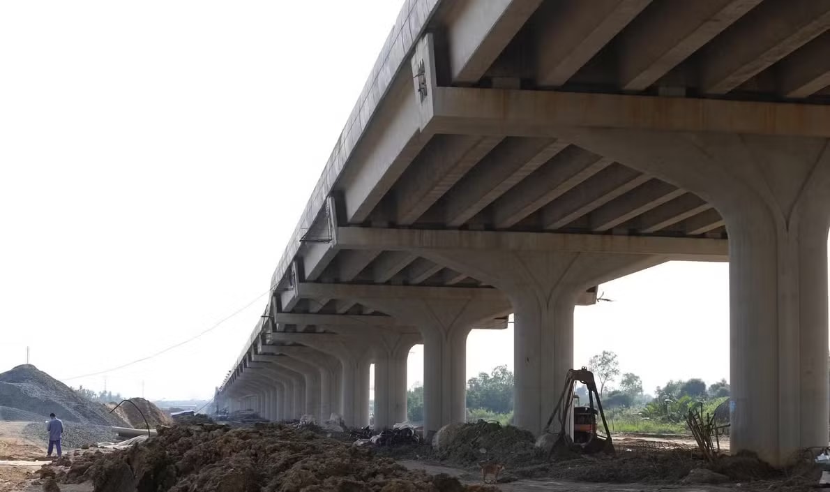 Công trường dự án Vành đai 3 TPHCM. Ảnh tư liệu: Ngô Tùng. 'Bão giá' gây áp lực lớn với dự án vành đai 3 TPHCM - Ảnh 1.