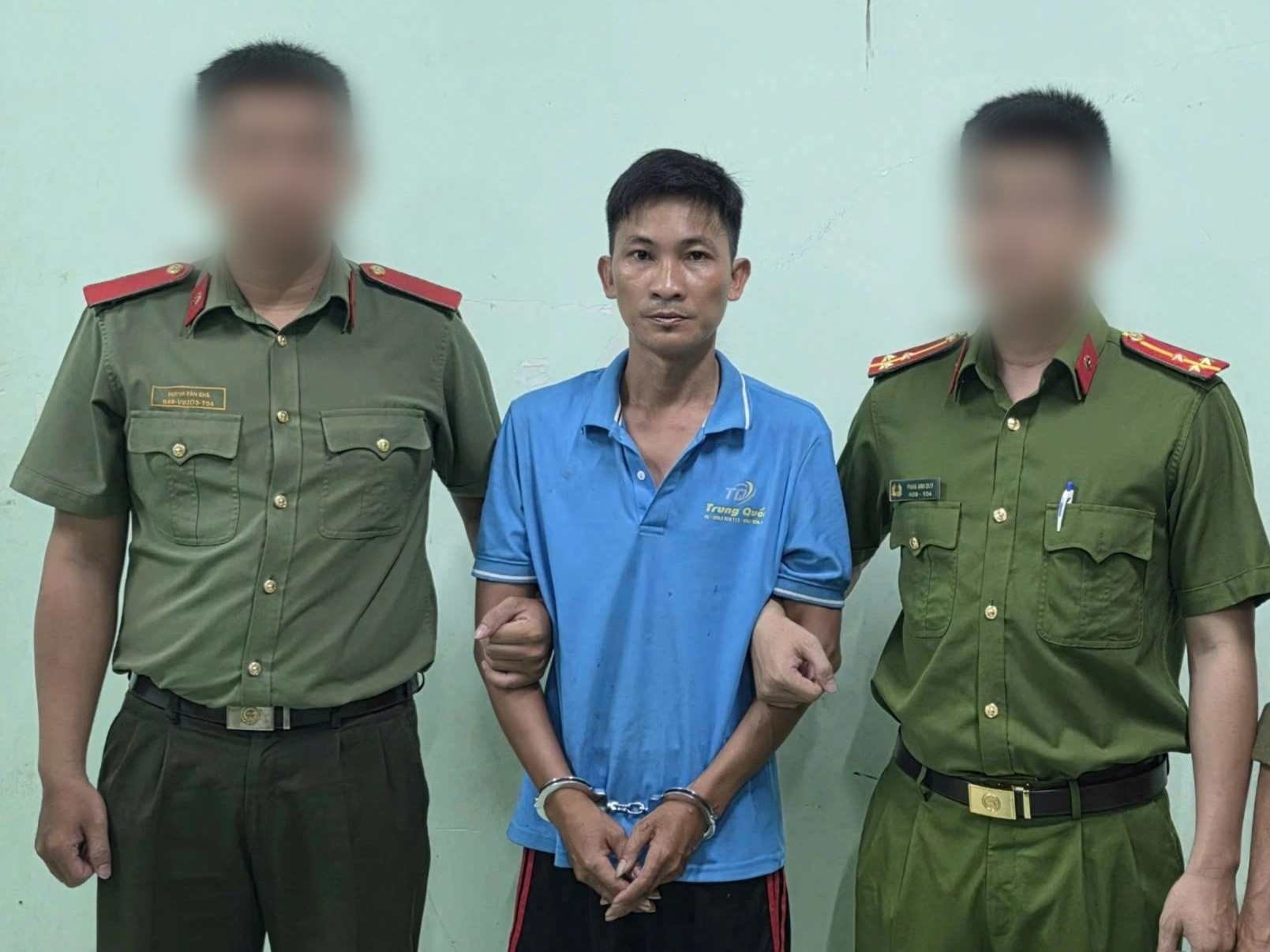 Bắt khẩn cấp 'cha dượng' Bùi Trung Quốc bạo hành con riêng của vợ hờ - Ảnh 1.