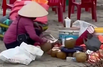 Cấm bà Lê Thị Xuân, 58 tuổi kinh doanh tại khu du lịch biển nổi tiếng