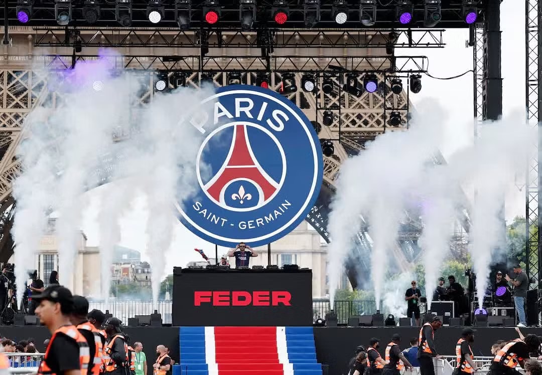 Hàng trăm người bị thương: Bạo loạn bao trùm Paris sau chiến thắng của CLB Paris Saint-Germain - Ảnh 1.