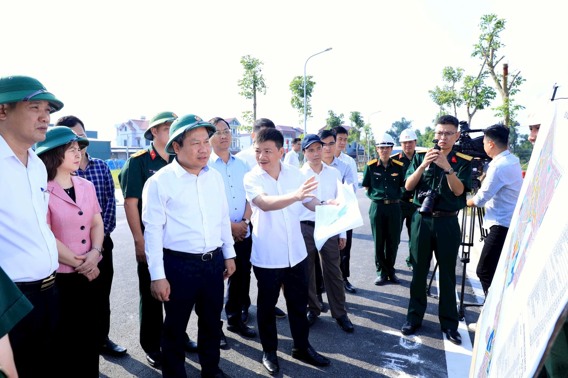 Hình ảnh tại buổi kiểm tra thực địa. Nguồn ảnh: Hanoimoi.vn