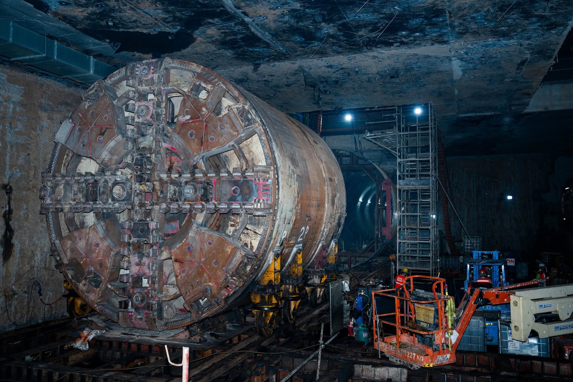Công tác khoan hầm tuyến metro ngầm đoạn Nhổn - ga Hà Nội. Nguồn ảnh: MRB