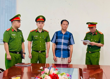 Công an khám xét nơi ở, bắt 3 cựu cán bộ thuế