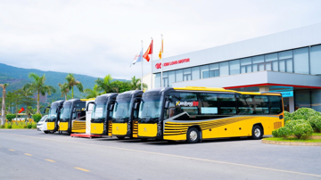 Hãng xe Việt Kim Long Motor bàn giao lô xe giường nằm cao cấp cho công ty vận tải có tiếng miền Nam