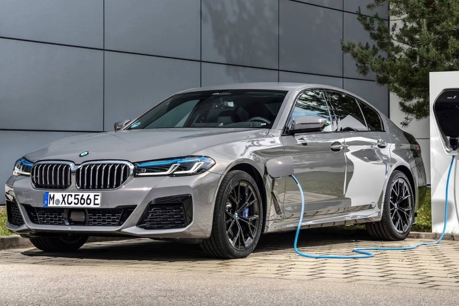 Các mẫu xe hybrid đến từ châu Âu gặp bất lợi với quy định mới của Trung Quốc
