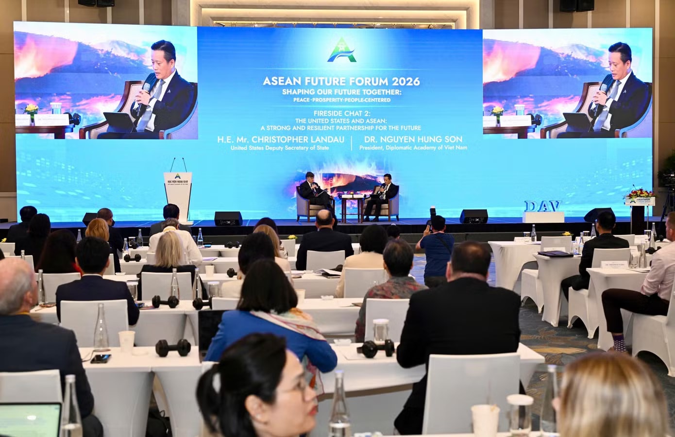 Phiên thảo luận về Mỹ và ASEAN. Ảnh: Minh Châu Mỹ ủng hộ Việt Nam đảm nhiệm vai trò lớn hơn trên trường quốc tế - Ảnh 3.
