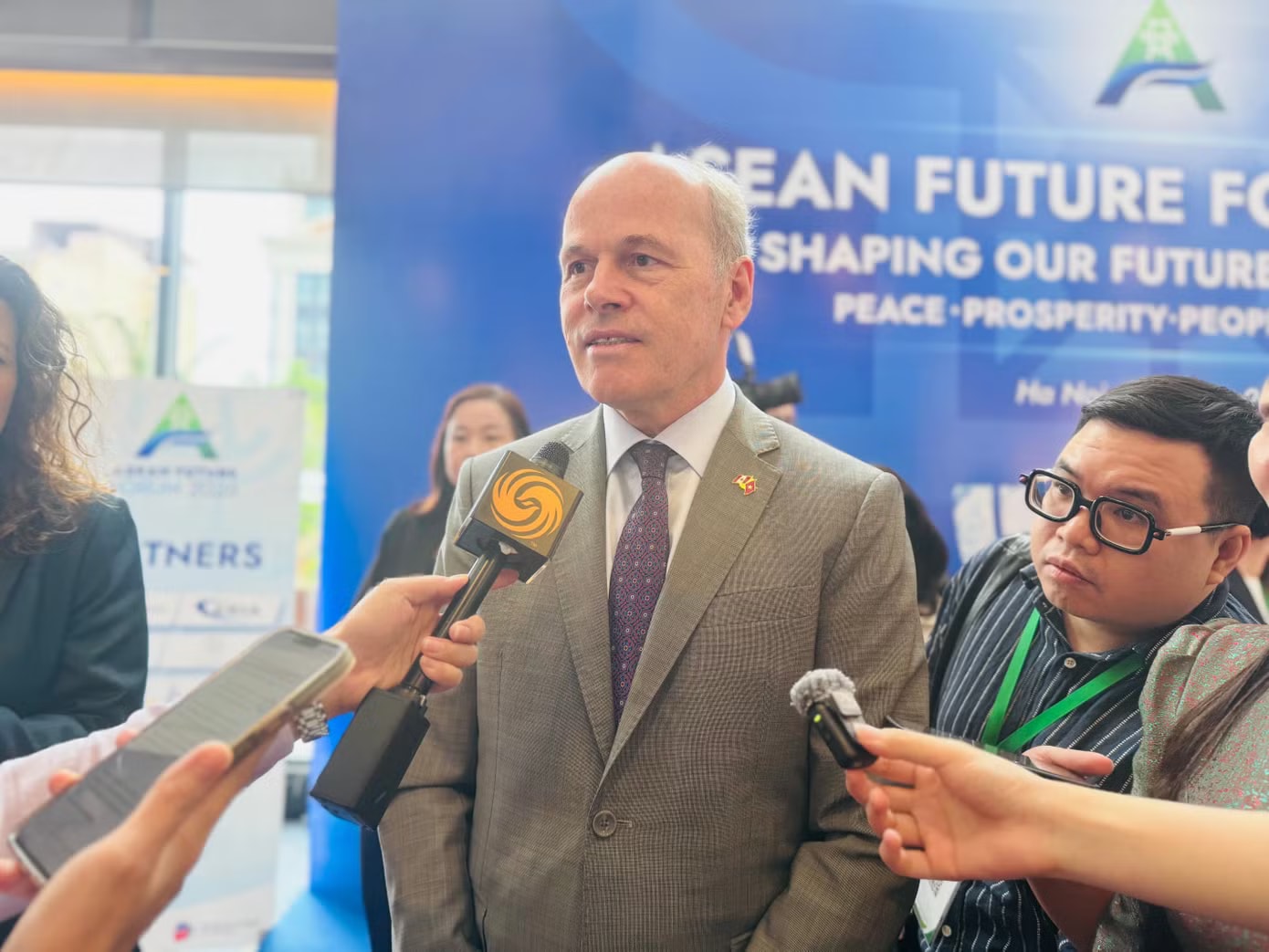 Đại sứ Canada tại Việt Nam Jim Nickel. Việt Nam giúp định hình tầm nhìn ASEAN - Ảnh 1.