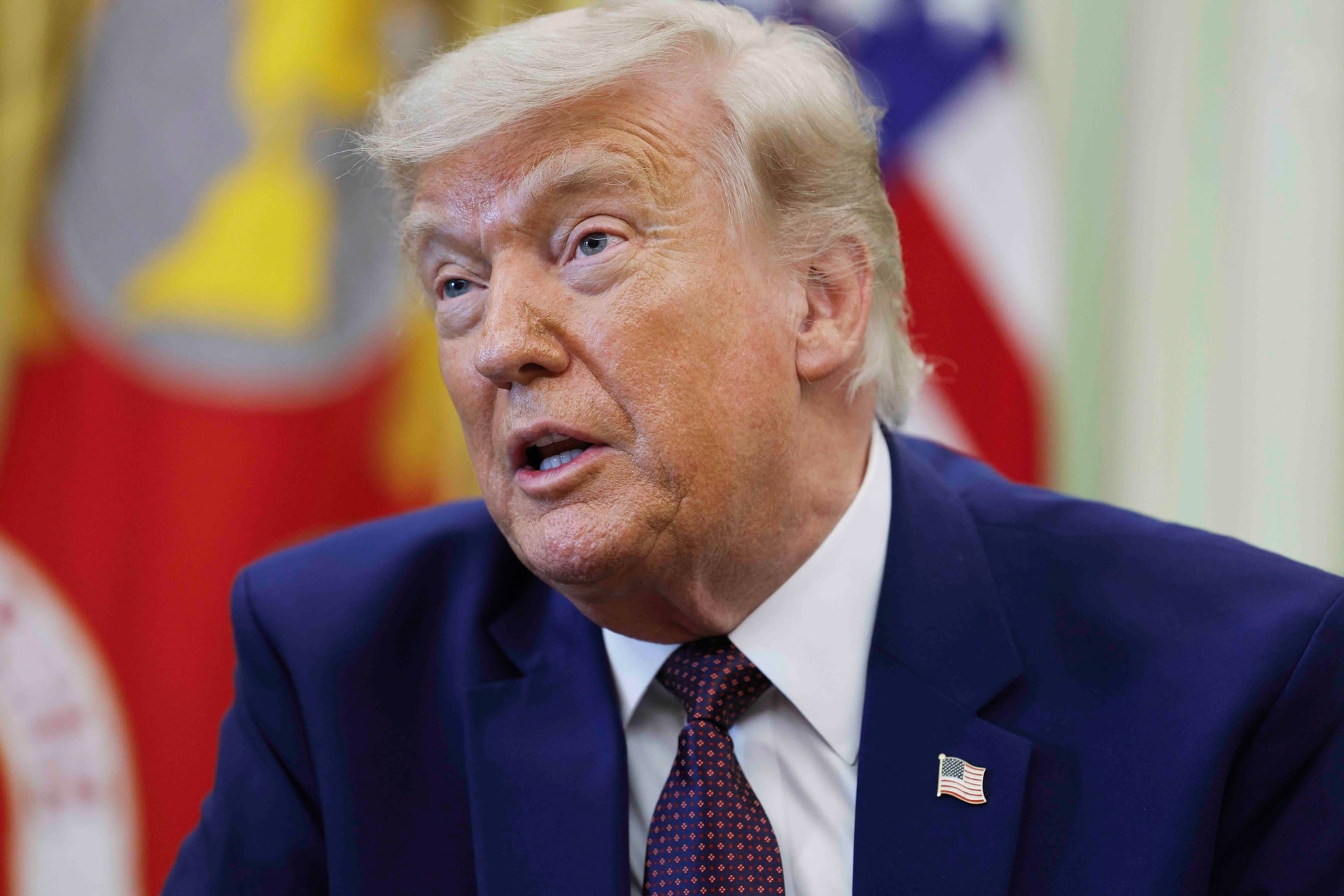 Ông Trump tuyên bố 'Iran sẽ phải trả giá', giá dầu lập tức tăng vọt - Ảnh 1.
