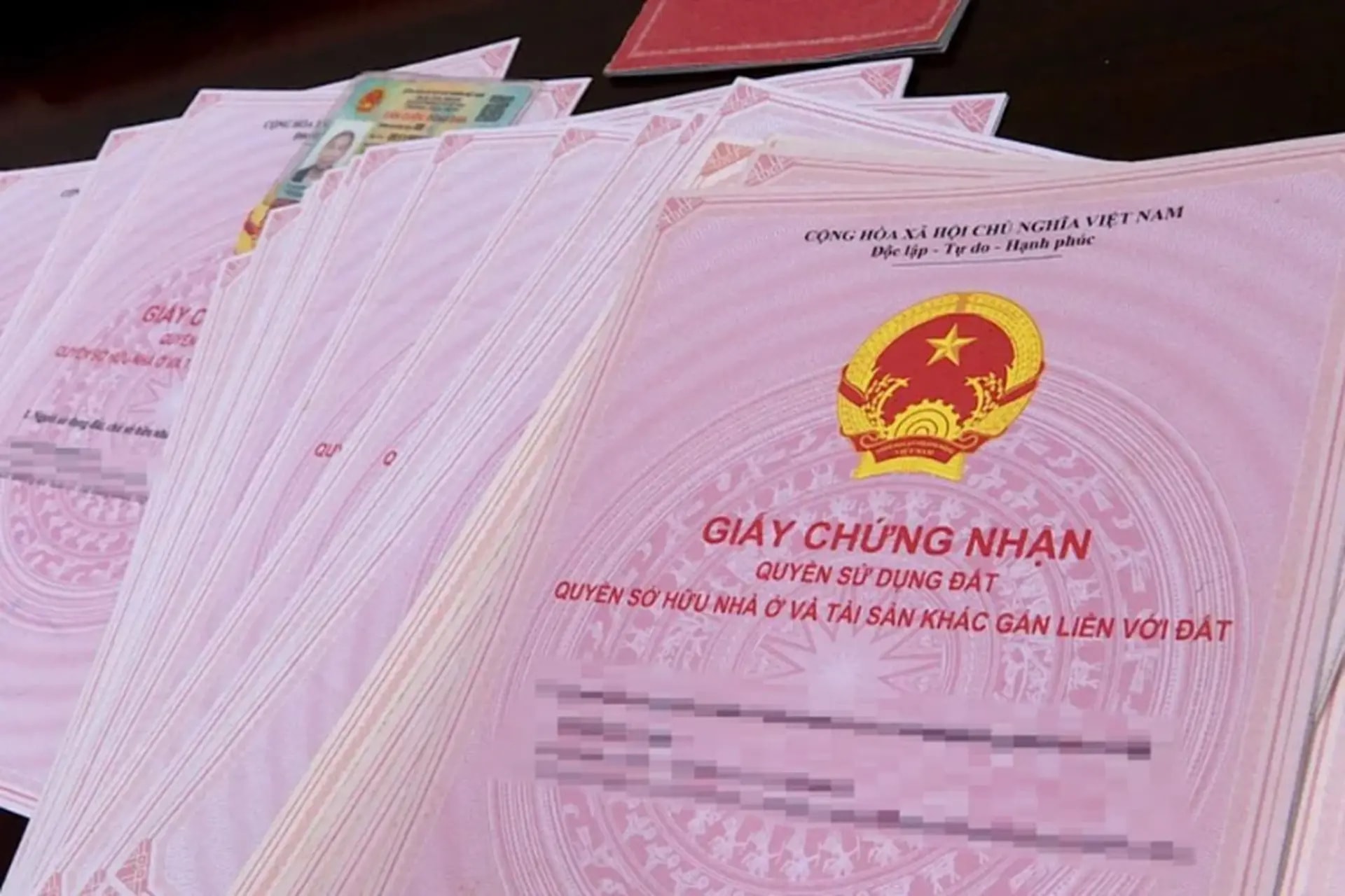 Từ giờ, diện tích đất bao nhiêu sẽ được cấp sổ hồng?- Ảnh 1. Từ giờ, diện tích đất bao nhiêu sẽ được cấp sổ hồng?- Ảnh 1.