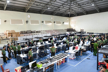 Bắt khẩn cấp A Châu, quốc tịch Trung Quốc cùng 3 đồng phạm: Tịch thu 73 bộ máy tính, hơn 130 điện thoại trong căn cứ lừa đảo quy mô lớn