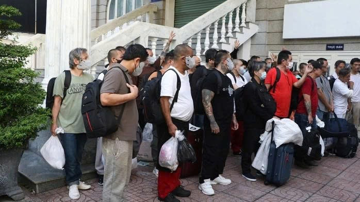 Công an tiếp nhận 33 công dân bị Mỹ trục xuất về nước