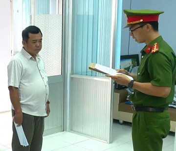 Khởi tố, cấm đi khỏi nơi cư trú một cựu Hiệu trưởng trường cao đẳng nghề
