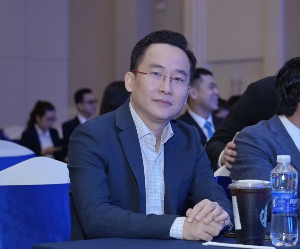 TS. Châu Đình Linh - chuyên gia tài chính Đại học Ngân hàng TPHCM. Giá vàng bạc lao dốc: Cắt lỗ hay bắt đáy? - Ảnh 2.