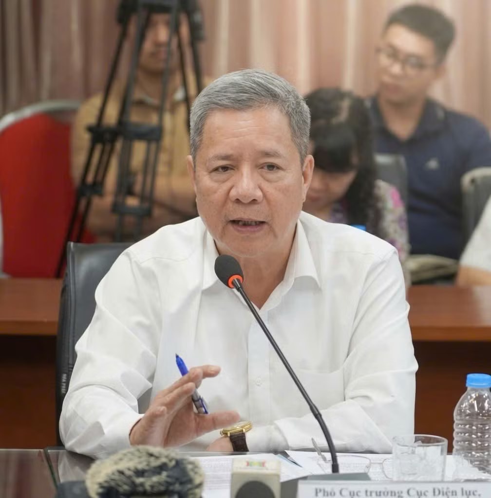Ông Bùi Quốc Hùng - Phó Cục trưởng Cục Điện lực, Bộ Công Thương. Tiêu thụ điện lập kỷ lục, mỗi năm miền Bắc cần thêm một ‘thủy điện Hòa Bình’? - Ảnh 2.