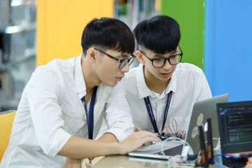 Ngành học tại Việt Nam ‘khát’ tới 700.000 nhân lực: Sinh viên ra trường được săn đón, mức lương 15-40 triệu/tháng