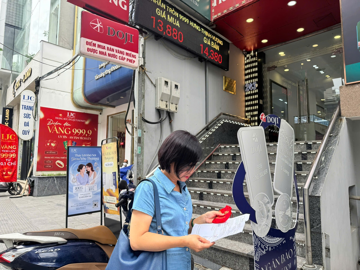 Người phụ nữ 53 tuổi kể chuyện quyết định rút tiền tiết kiệm vào bắt đáy vàng sau nhiều tháng chờ đợi