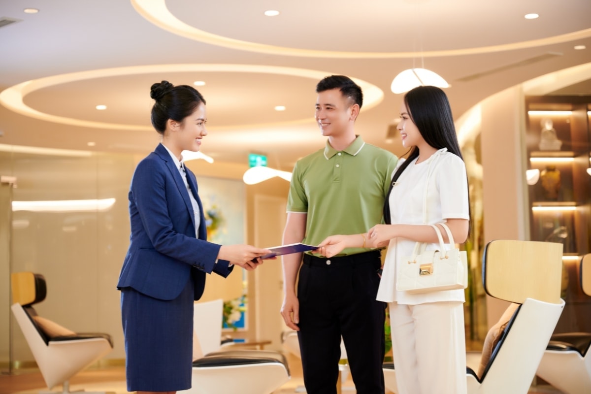 Chọn ngân hàng vay vốn: Đừng chỉ nhìn vào con số lãi suất ‘thấp nhất’ - Ảnh 2.
