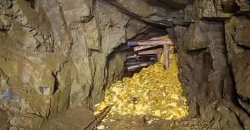Cơ quan chức năng phong tỏa khẩn cấp, tịch thu 200kg vàng do người nông dân phát hiện trong núi sâu