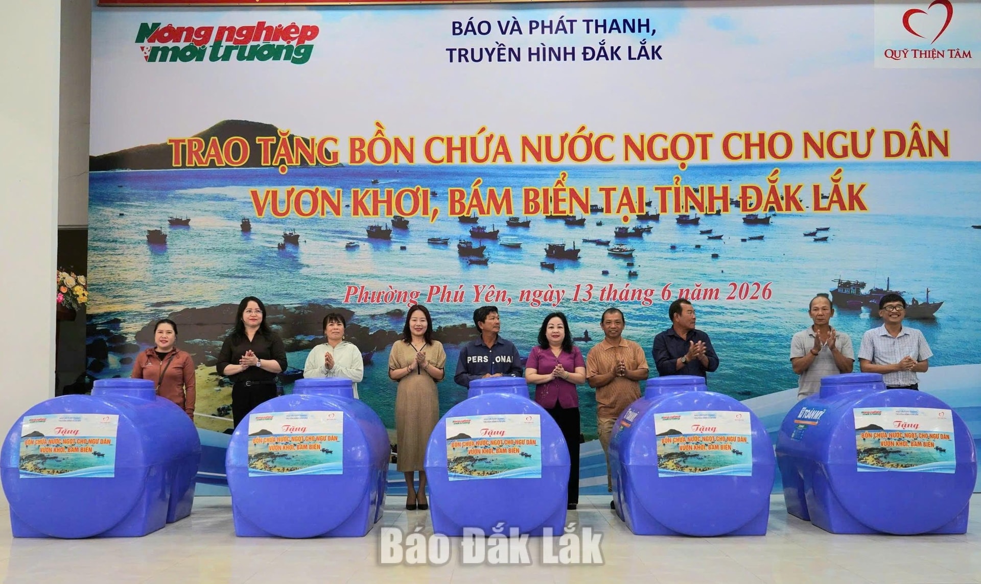 Quỹ từ thiện của tỷ phú Phạm Nhật Vượng vừa có hành động đặc biệt dành cho ngư dân vươn khơi bám biển- Ảnh 1. Quỹ từ thiện của tỷ phú Phạm Nhật Vượng vừa có hành động đặc biệt dành cho ngư dân vươn khơi bám biển- Ảnh 1.
