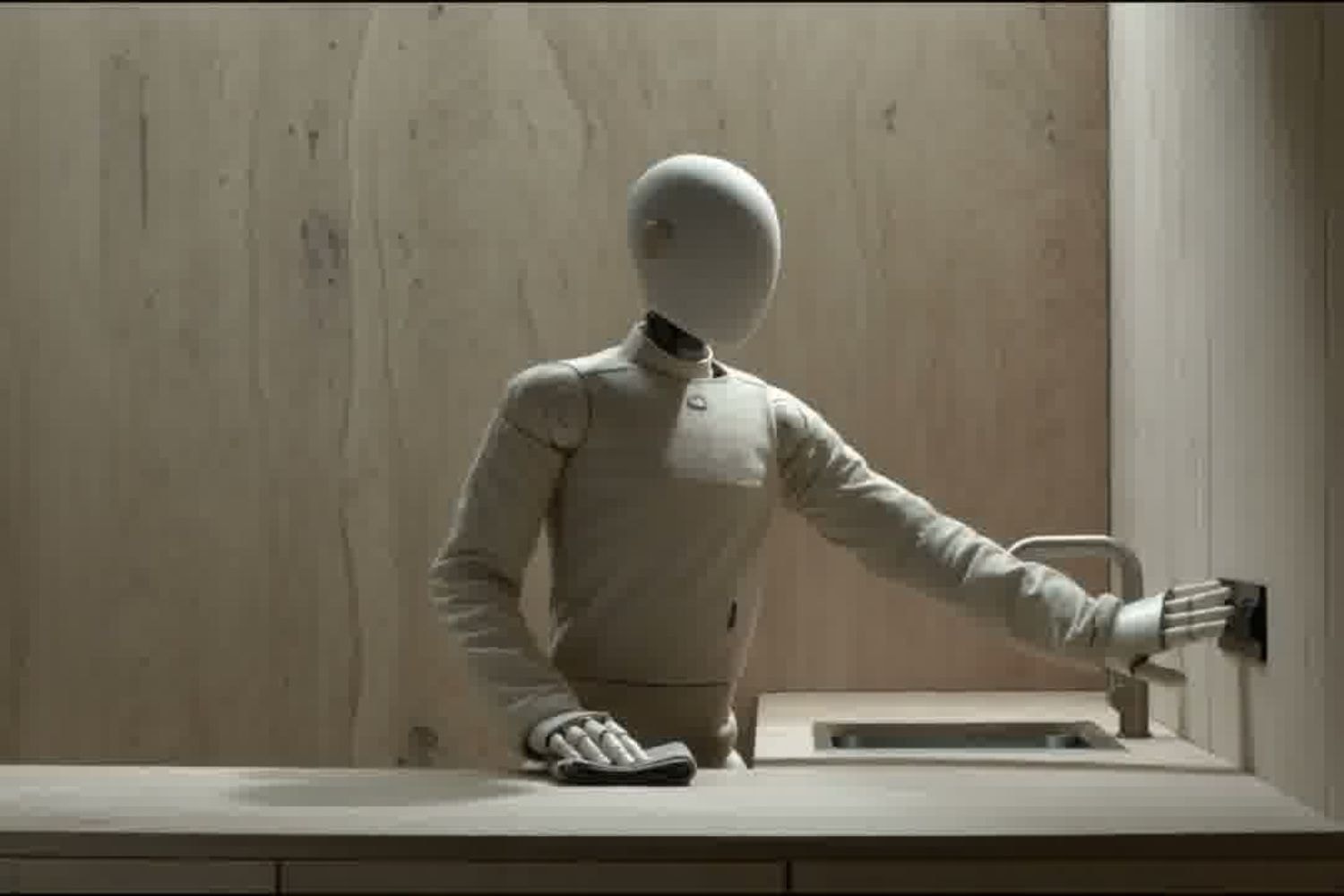 Người thật trong video quảng bá về robot