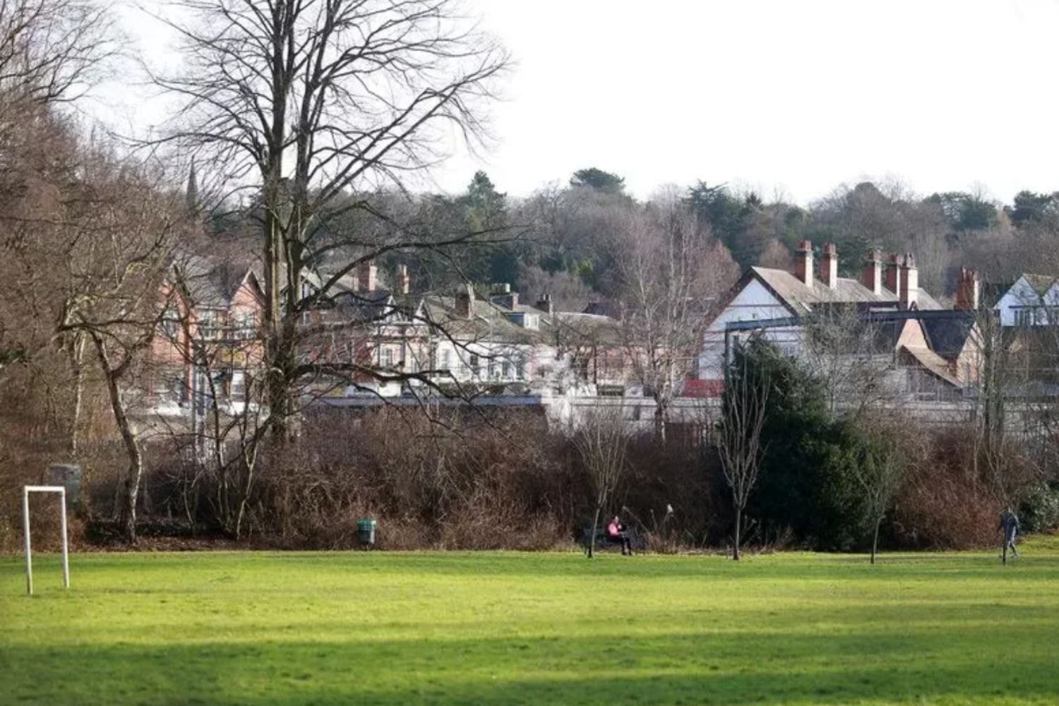 Khung cảnh ngôi làng Alderley Edge giàu có bậc nhất nước Anh