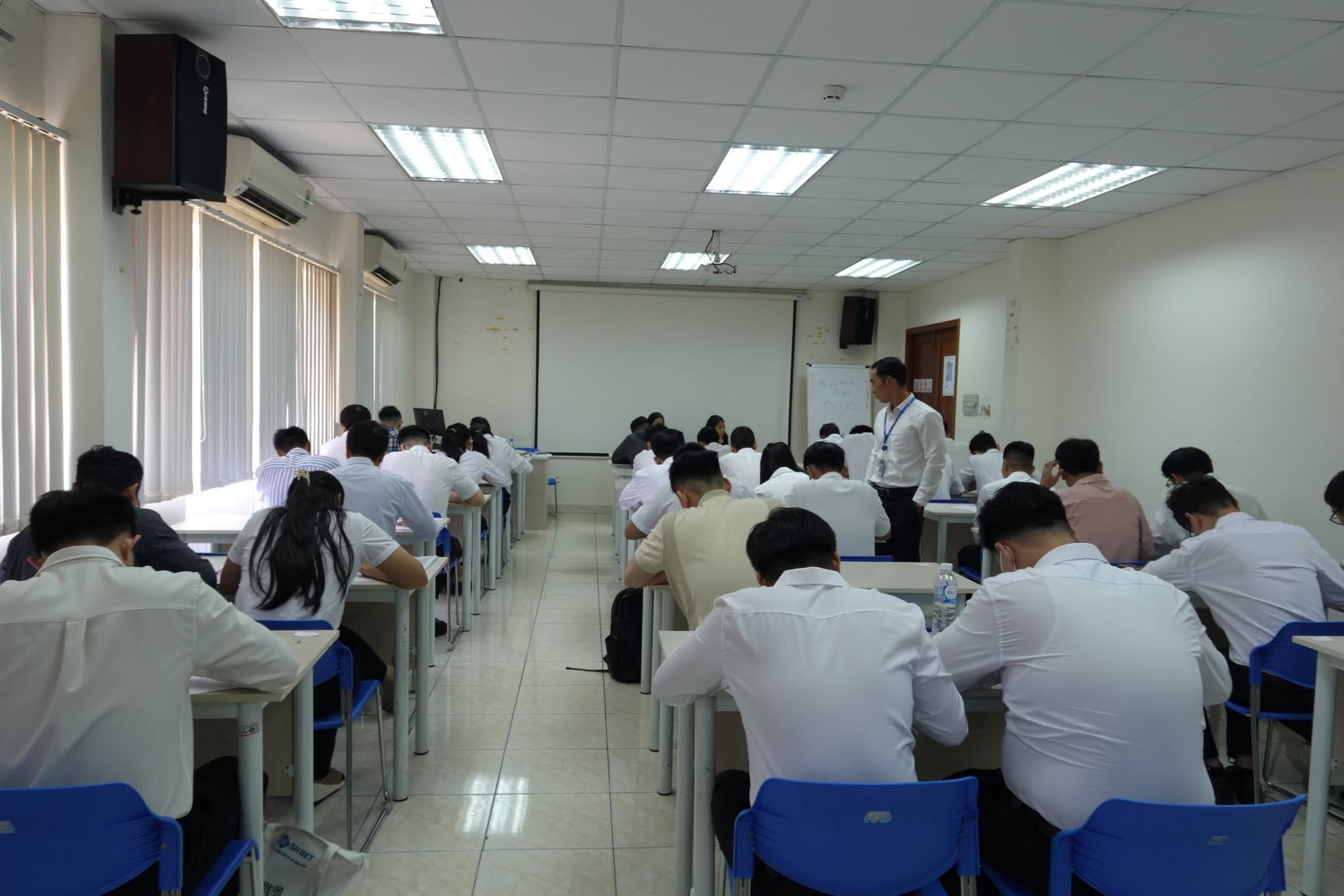 Sân bay lớn nhất Việt Nam thu hút gần 300 ứng viên tham gia tuyển dụng - Ảnh 1. Sân bay lớn nhất Việt Nam thu hút gần 300 ứng viên tham gia tuyển dụng - Ảnh 1.