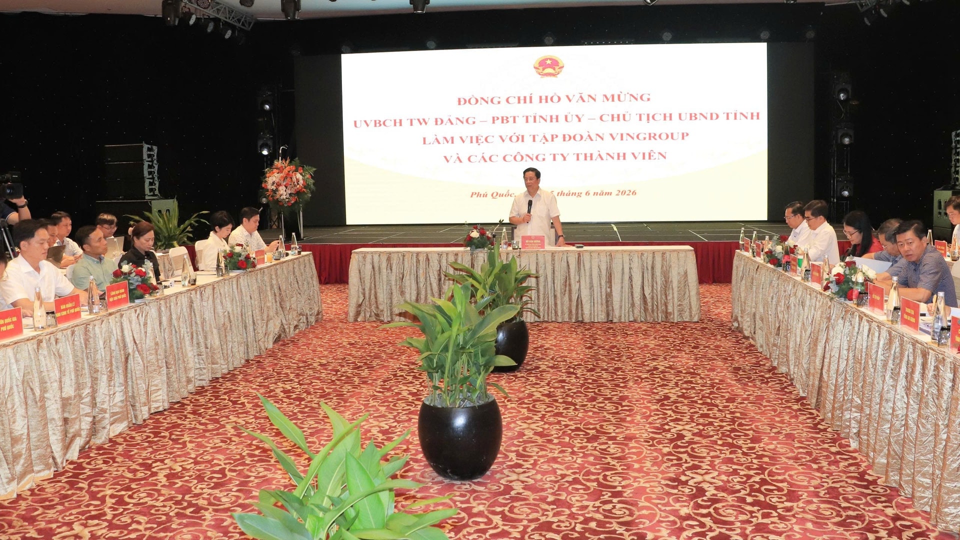 Quang cảnh buổi làm việc