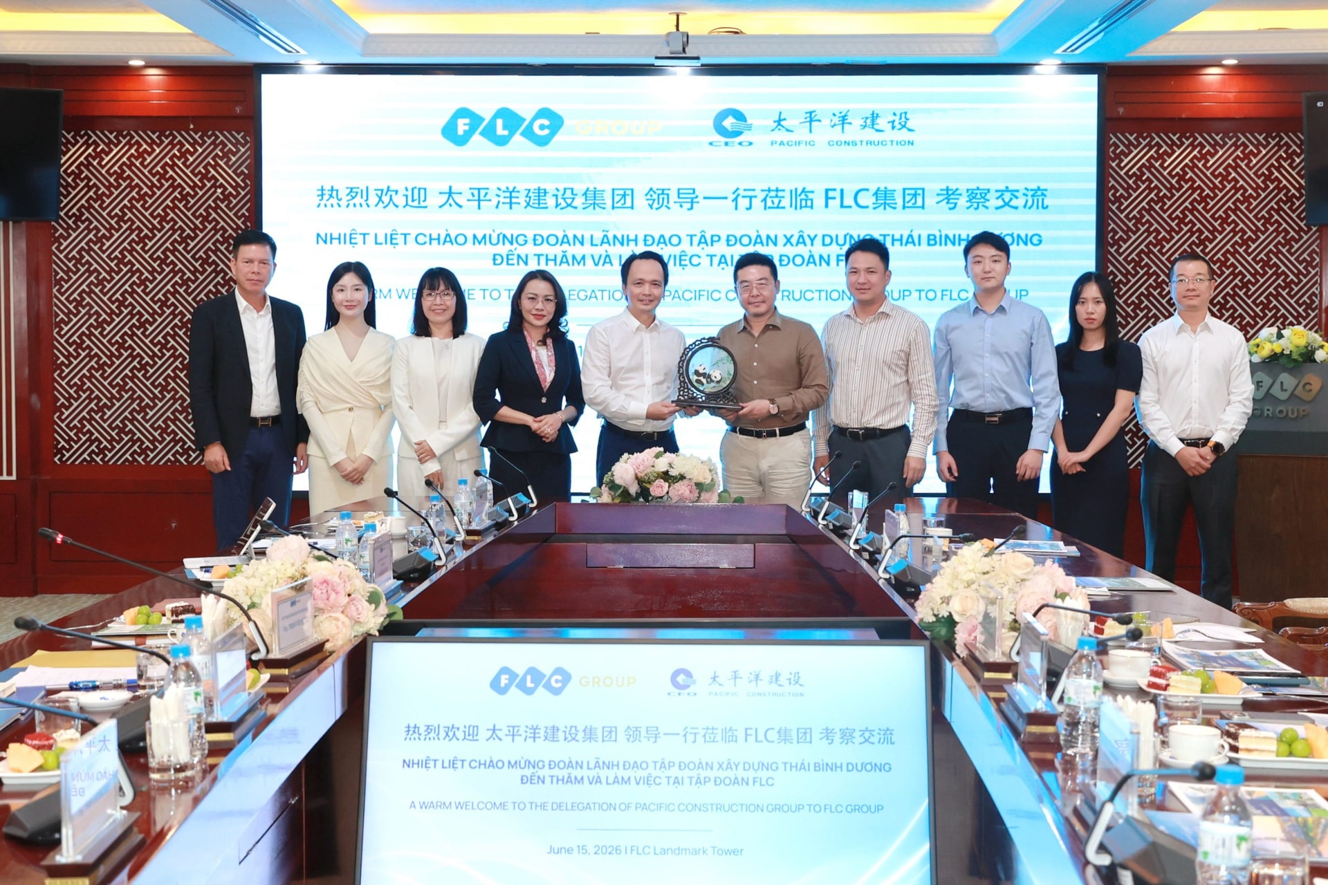 Tập đoàn <a style='text-decoration: none;' href='/FLC'>FLC</a> làm việc với tập đoàn hạ tầng hàng đầu Trung Quốc, nghiên cứu triển khai dự án tại Gia Lai - Ảnh 2. Tập đoàn <a style='text-decoration: none;' href='/FLC'>FLC</a> làm việc với tập đoàn hạ tầng hàng đầu Trung Quốc, nghiên cứu triển khai dự án tại Gia Lai - Ảnh 2.
