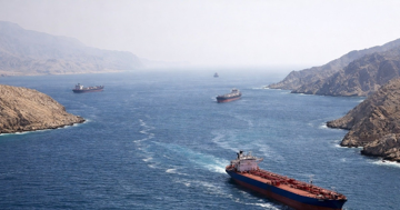 Tình báo Mỹ cảnh báo Iran có thể đóng cửa eo biển Hormuz bất cứ lúc nào