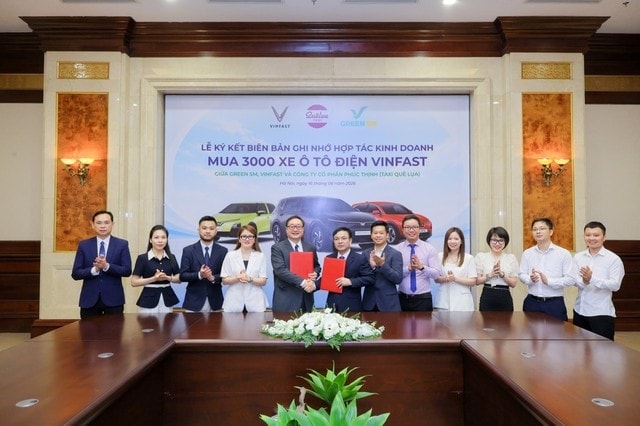 Lễ kí kết mua 3000 xe điện của Taxi Quê Lụa