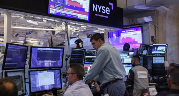 Dow Jones 'bốc hơi' hơn 500 điểm sau tuyên bố của Chủ tịch Fed