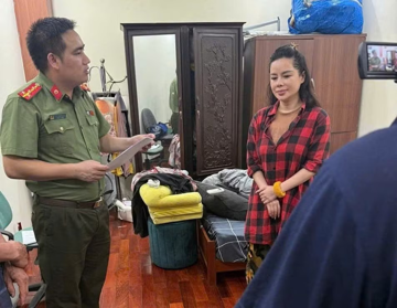 Khám xét nơi ở, bắt giam TikToker SN 1982